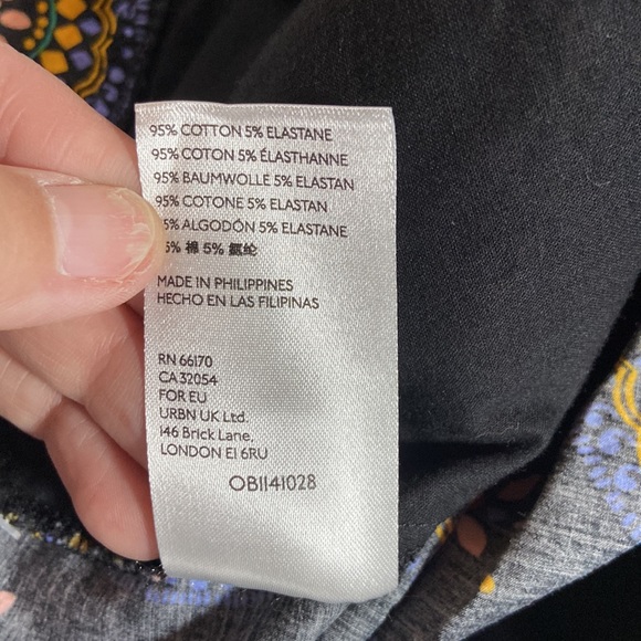 Anthropologie Maeve Abstract City Shorts - Picture 10 of 14